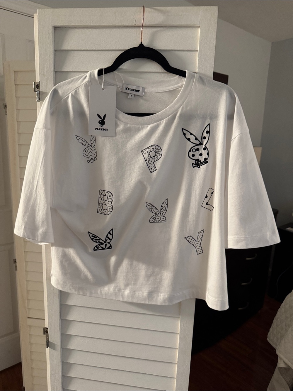 PLAYBOY White Short-Sleeve Graphic Crop Tee